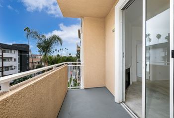 Patio/balcony*